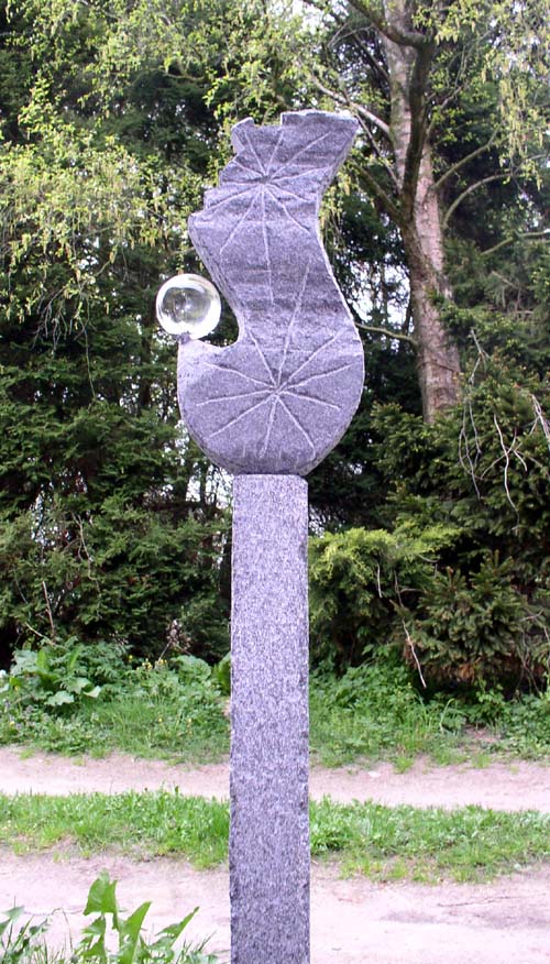 Universum - Skulptur aus Stein 